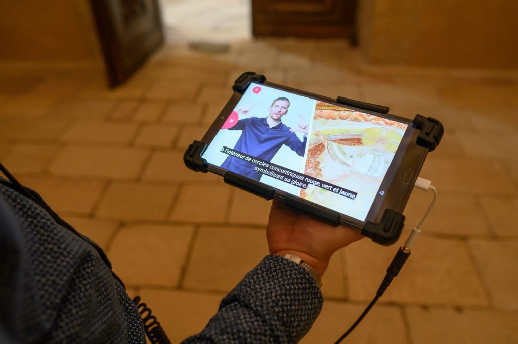 Interactive visit with tablet at the Abbey of Saint Savin