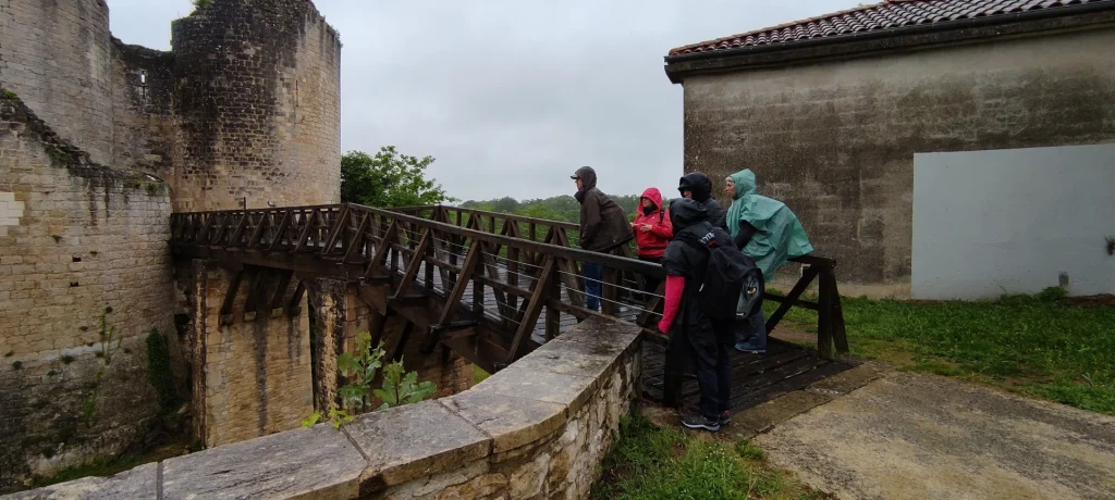 Vestiges du Château Médiéval de Gençay