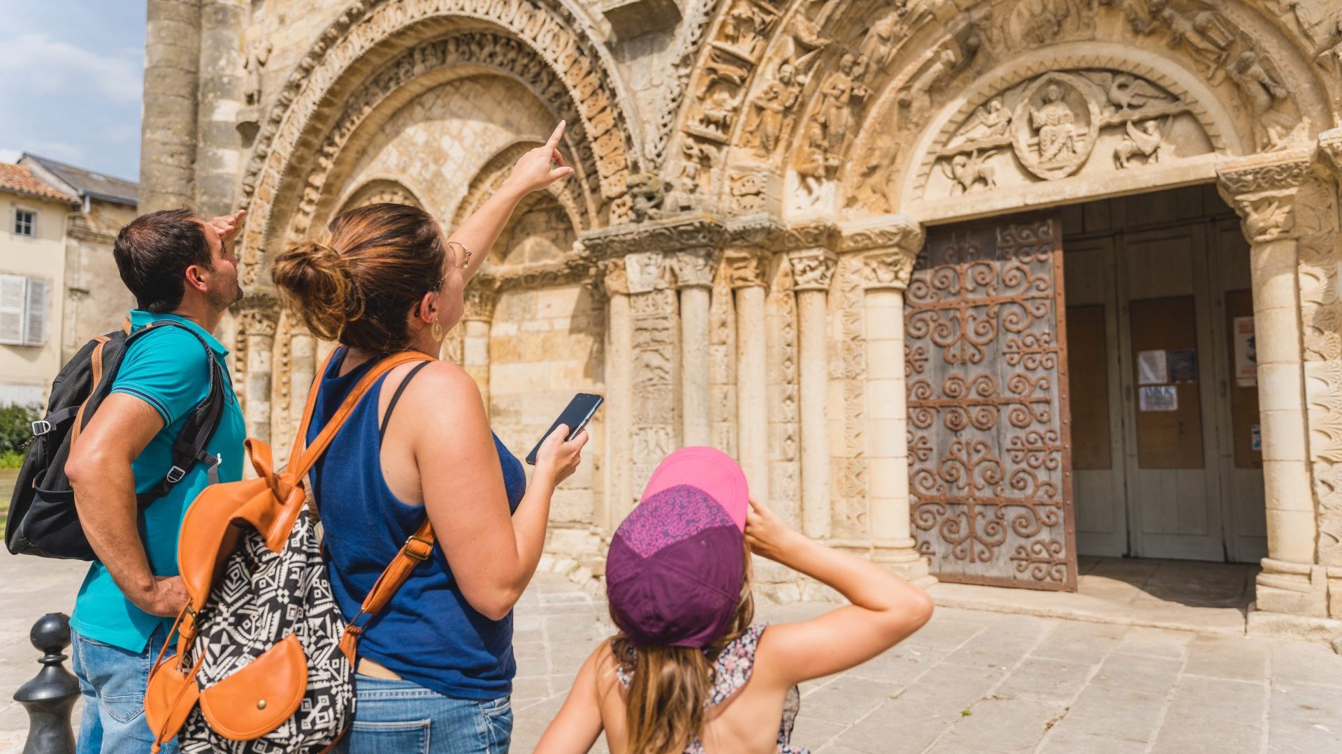 Terraventuriers in front of the Saint Nicolas church _ Civray