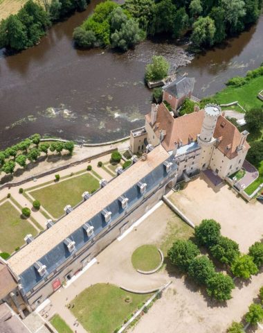 De abdij van Saint-Savin gezien vanuit de lucht